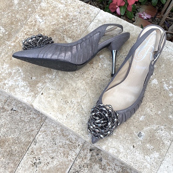 J. Renee sz 7M women’s  heels with beaded appliqué in taupe makes a statement - Picture 2 of 8